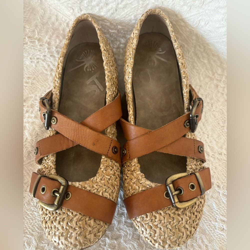 Women’s Toto scrappy shoes by Toto size 6.5